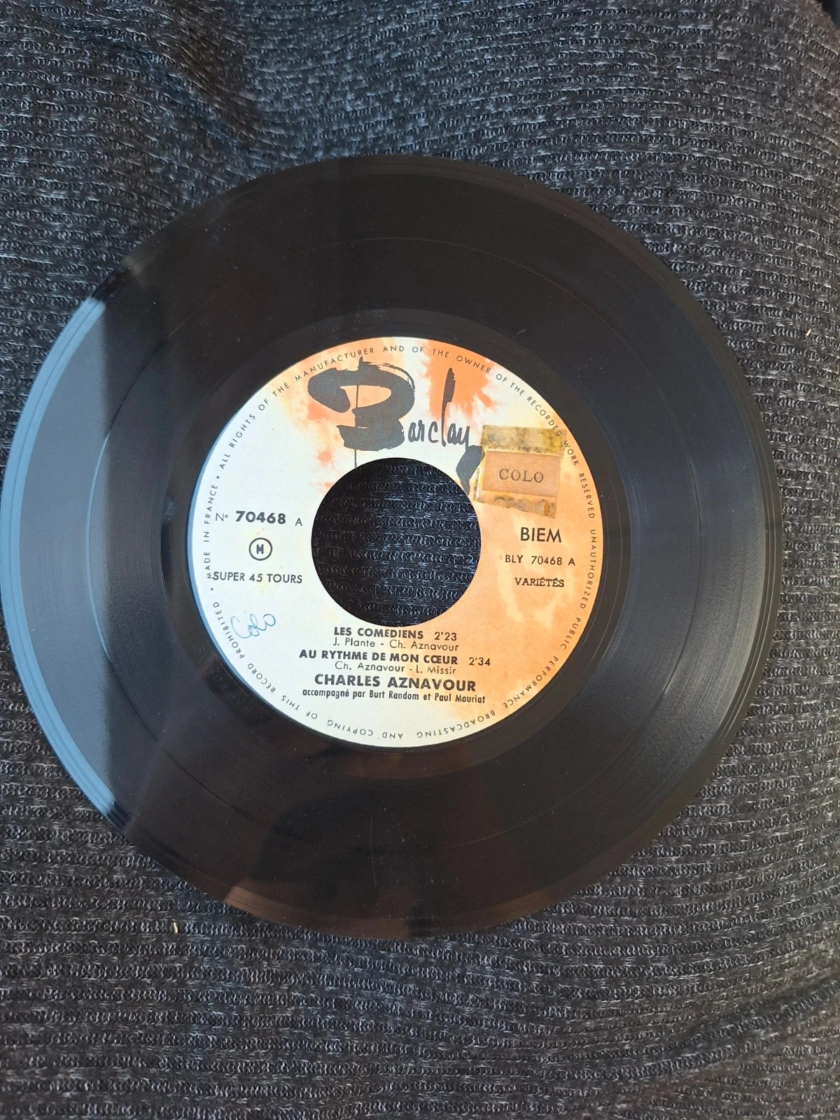 Disque Vinyle 45T Charles Aznavour - Les Comédiens (Barclay 70 468) – photo 3